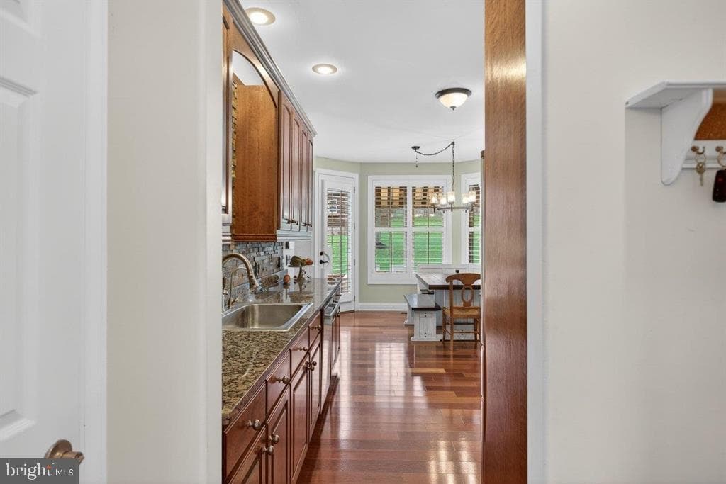 580 Regiment Road photo 8