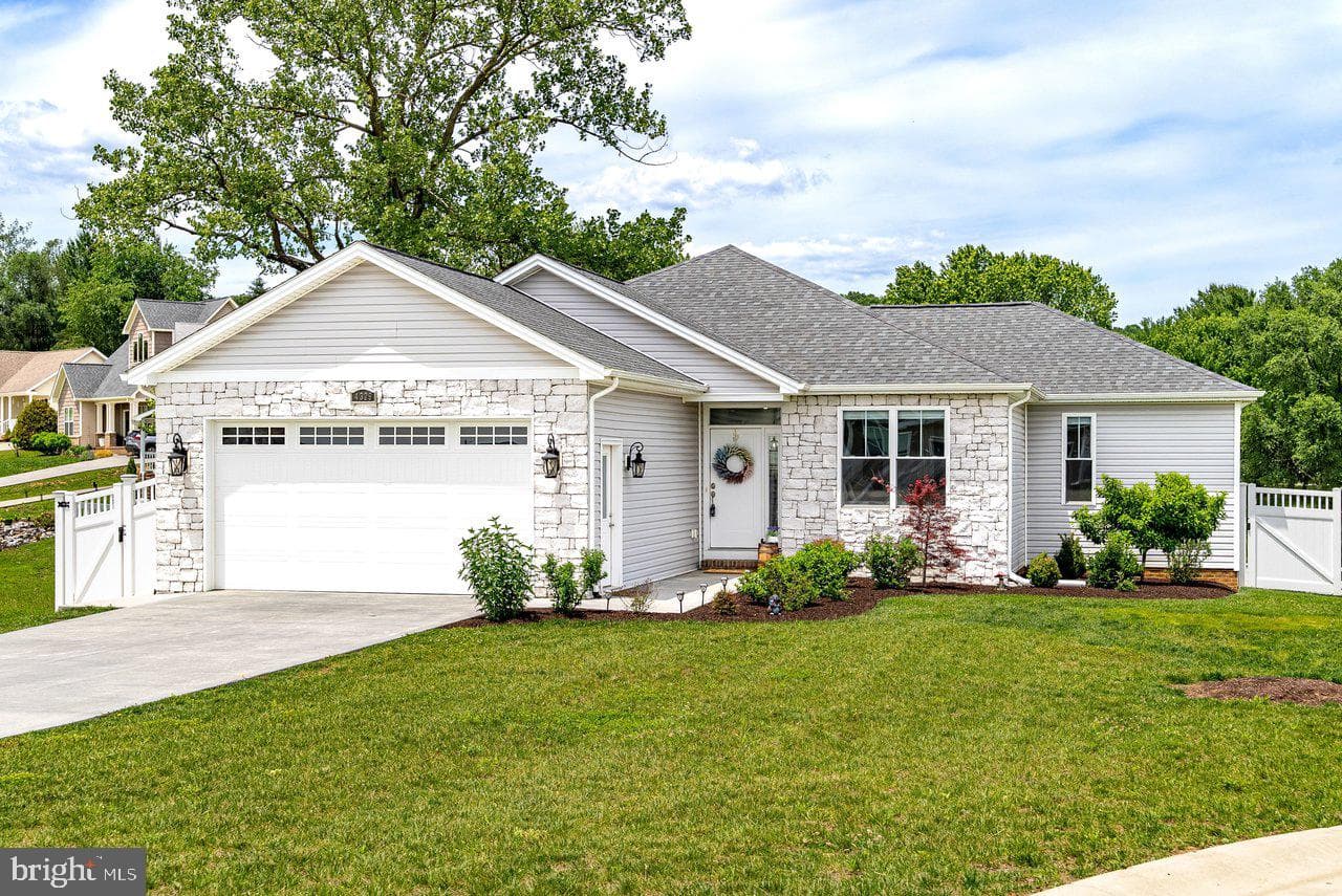 4329 Cotswold Ct, Rockingham
