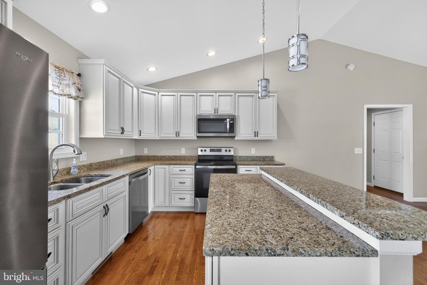 108 Augusta Avenue photo 5