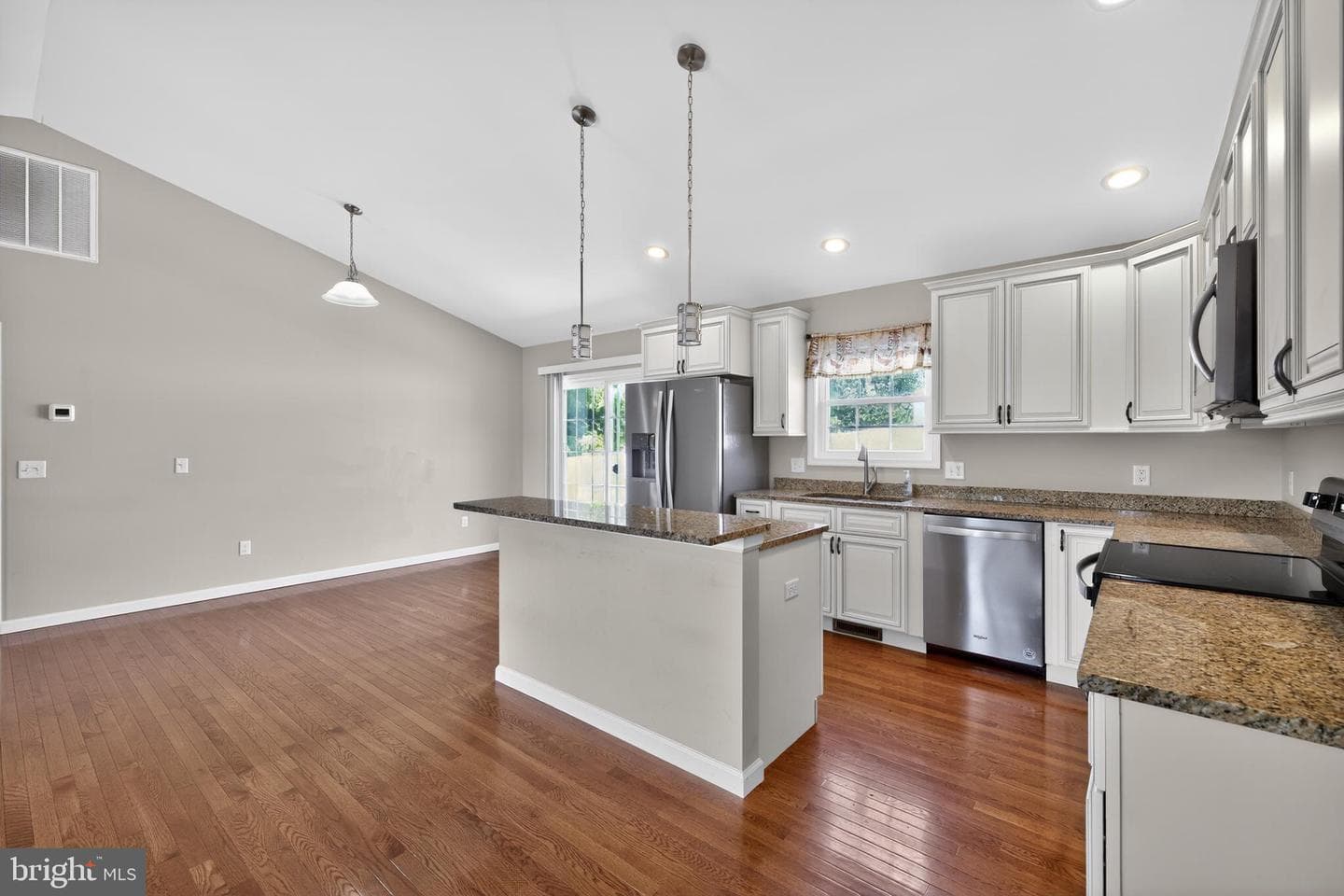 108 Augusta Avenue photo 6