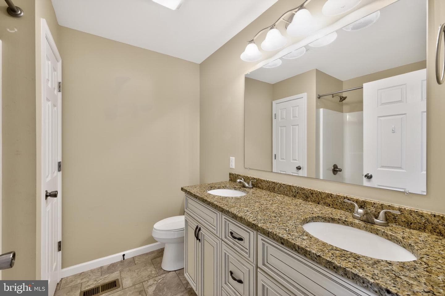 108 Augusta Avenue photo 9
