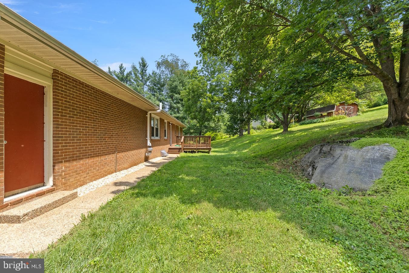 6814 Singers Glen Road photo 31