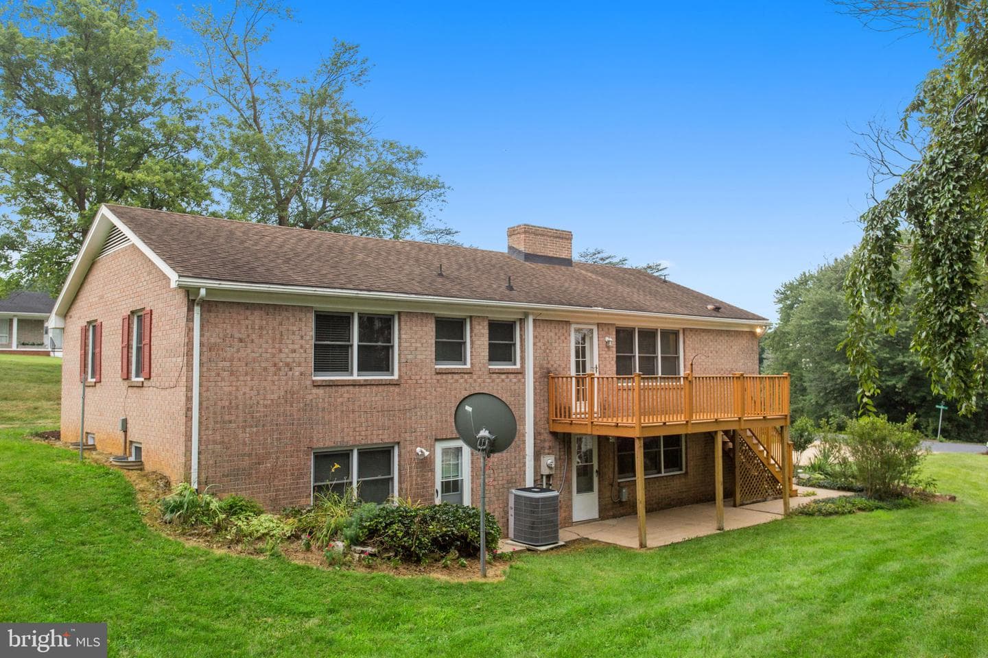 206 Belmont photo 29