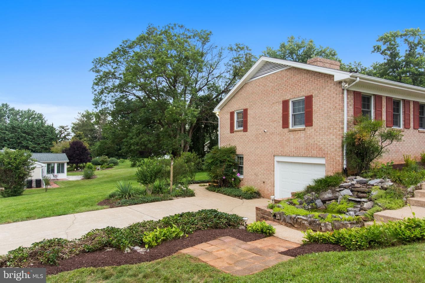 206 Belmont photo 3