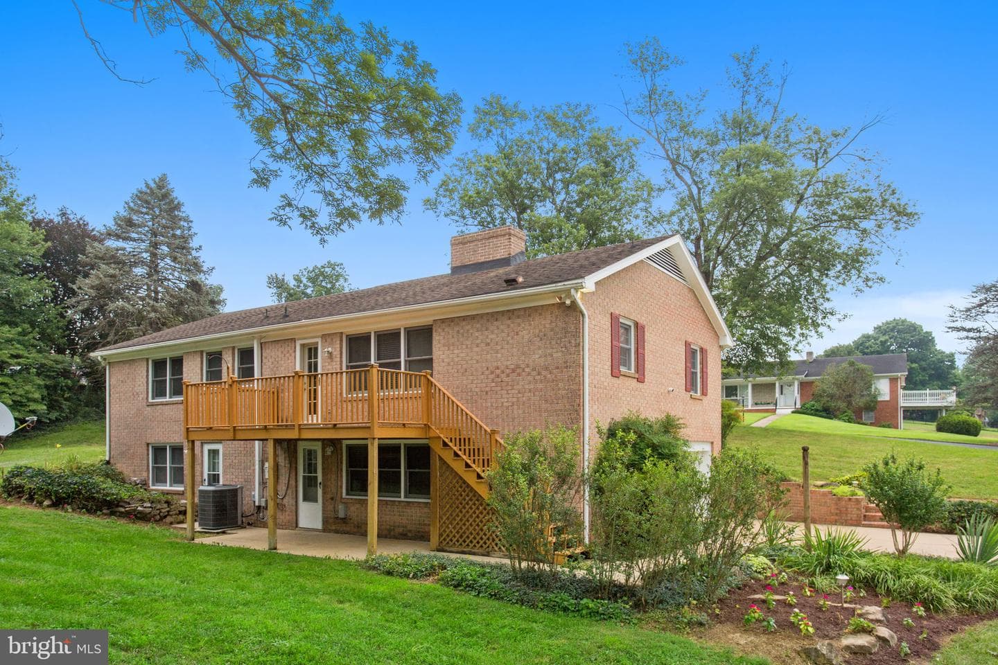 206 Belmont photo 4