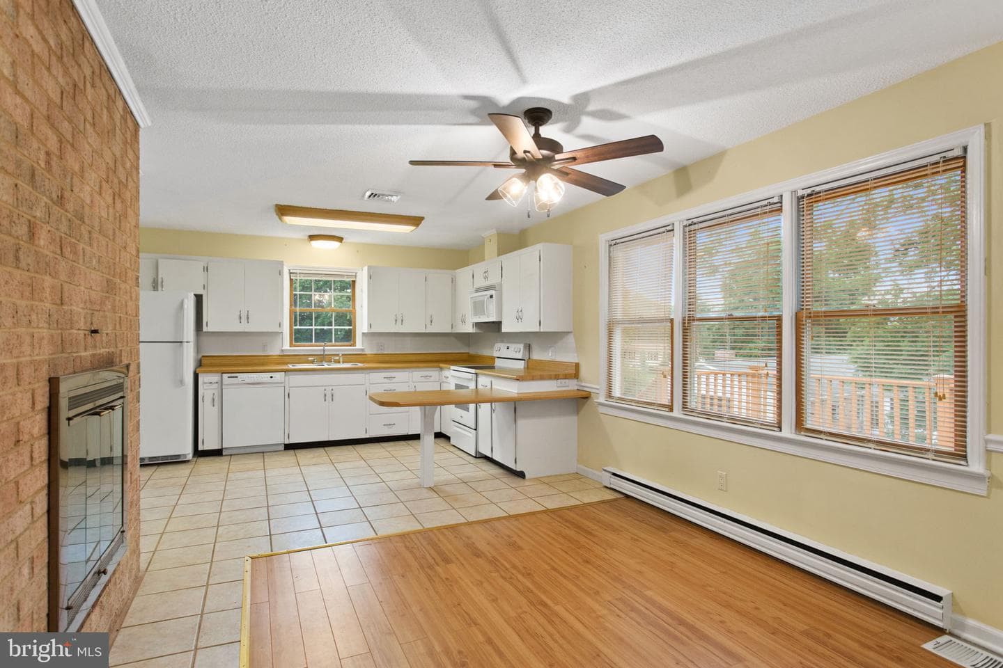 206 Belmont photo 8