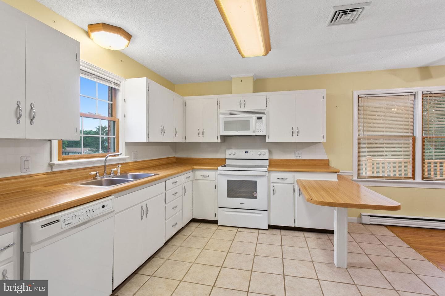 206 Belmont photo 9