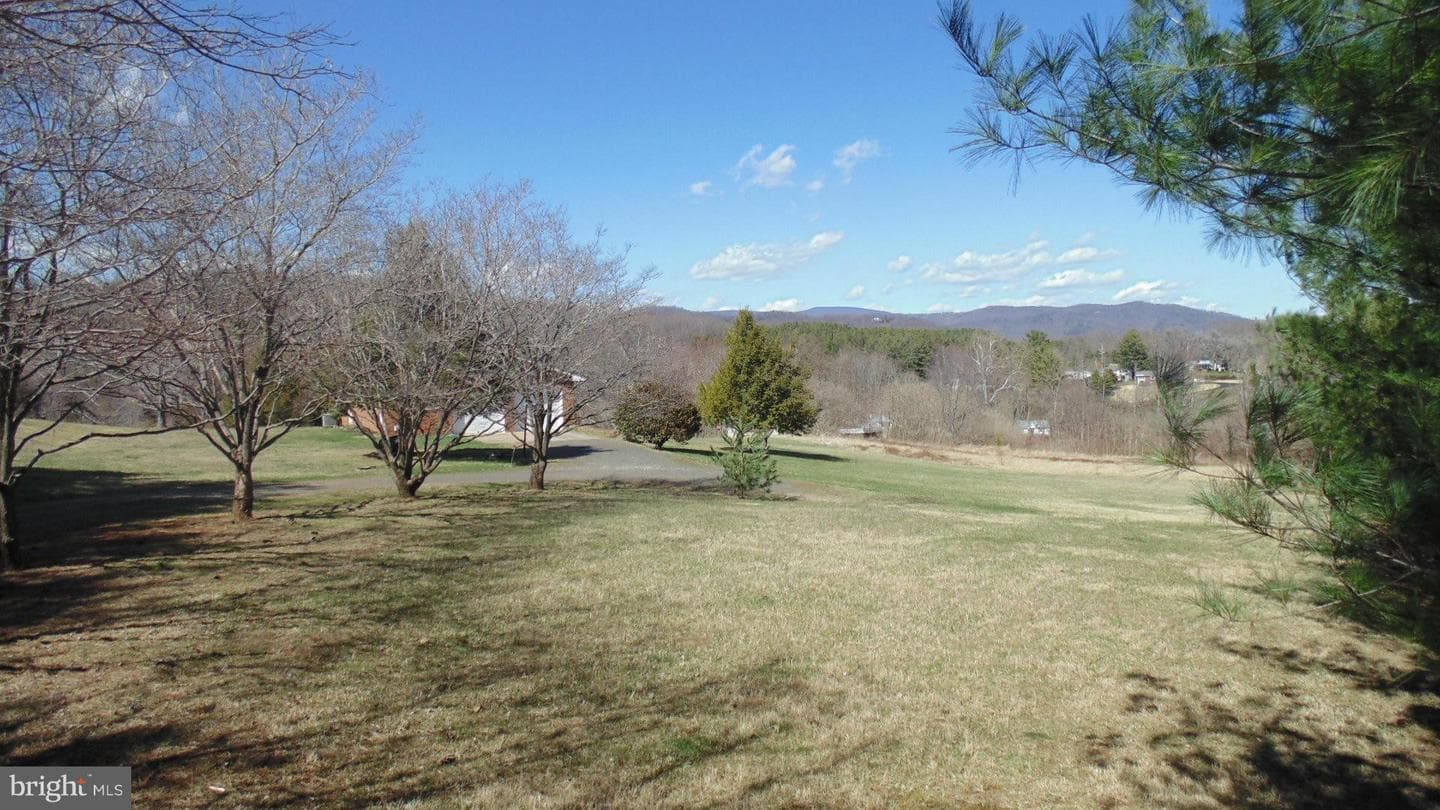 1001 Woodward Road photo 3