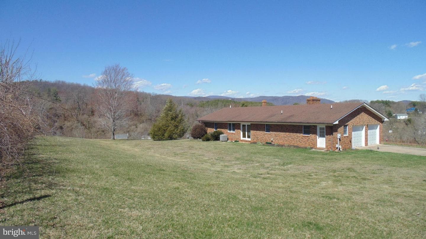 1001 Woodward Road photo 5