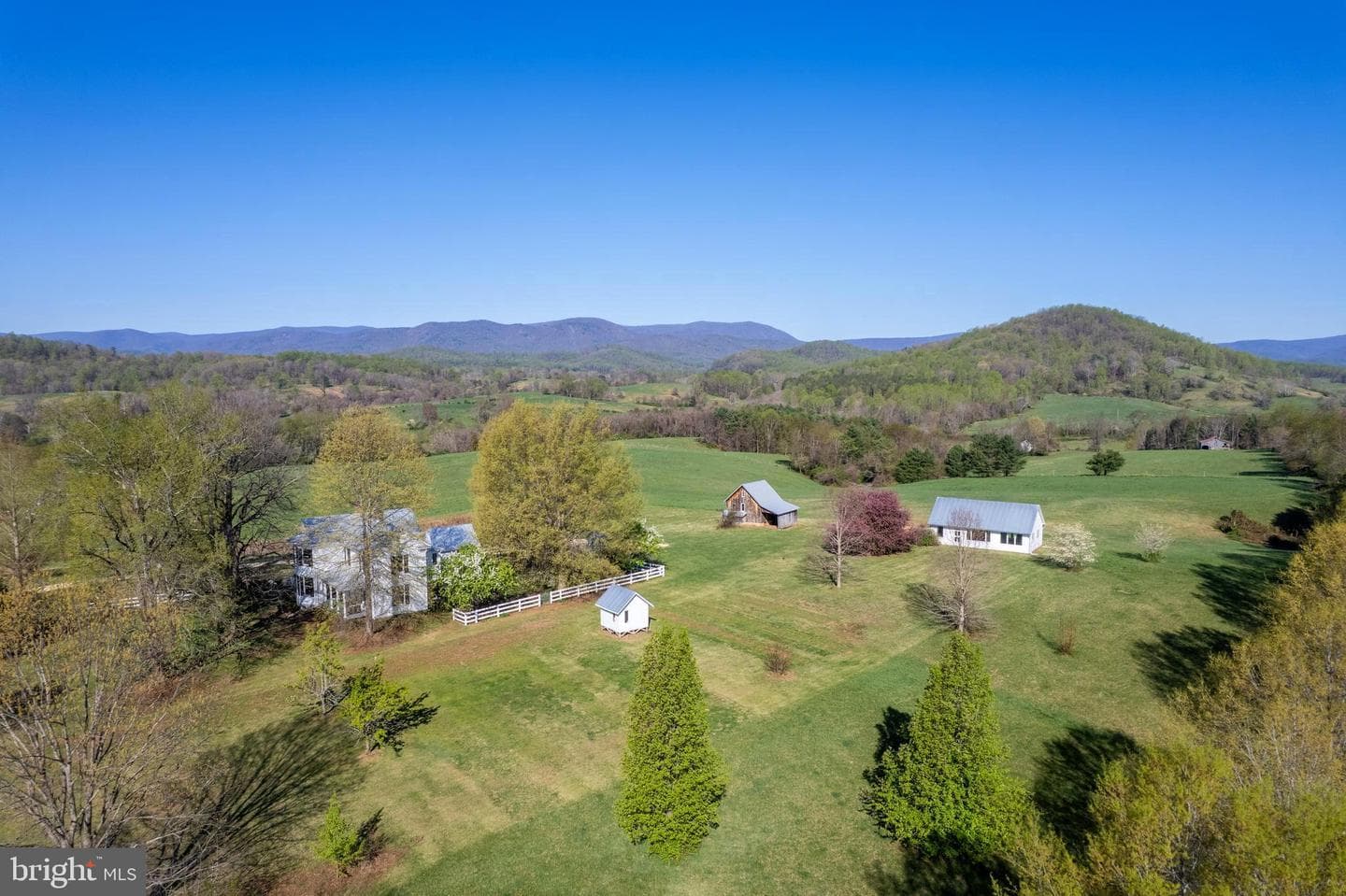 873 Hawlin Road photo 14