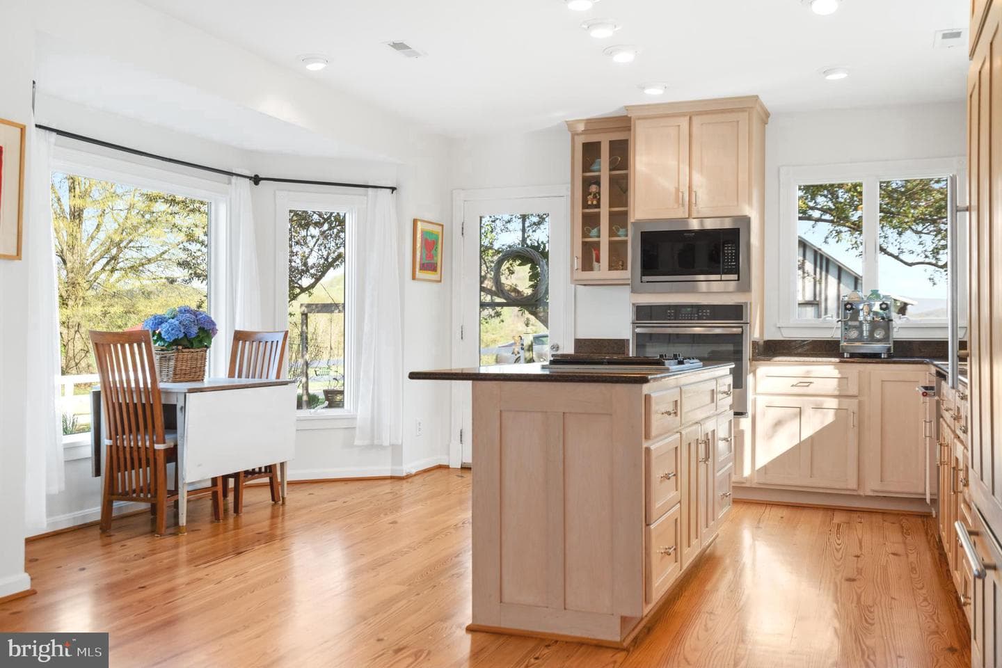 873 Hawlin Road photo 8