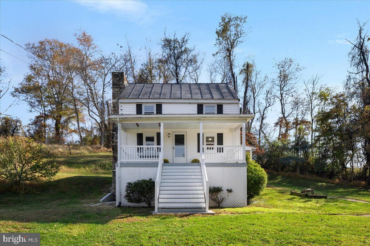 13886 Crest Hill Road photo 1