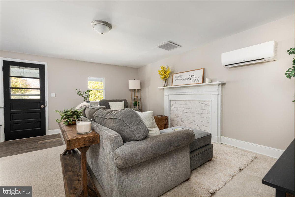 13886 Crest Hill Road photo 4