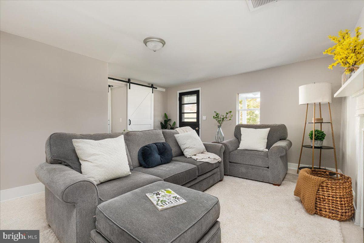 13886 Crest Hill Road photo 5