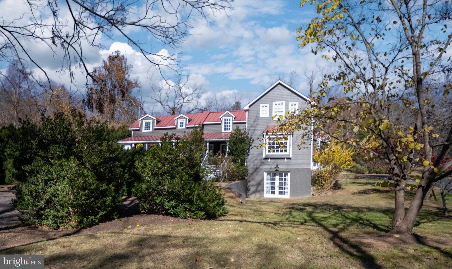 560 Richmond Road photo 104