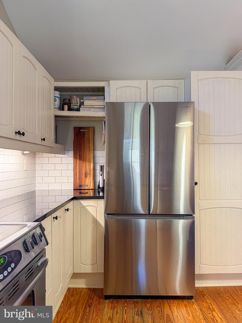 560 Richmond Road photo 21