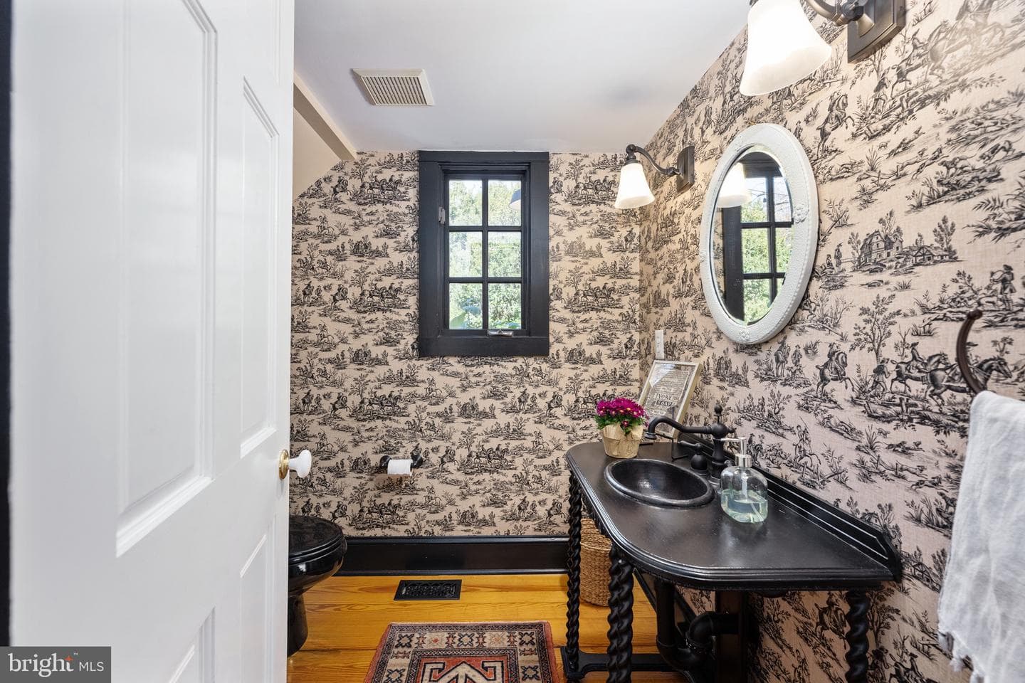 560 Richmond Road photo 32