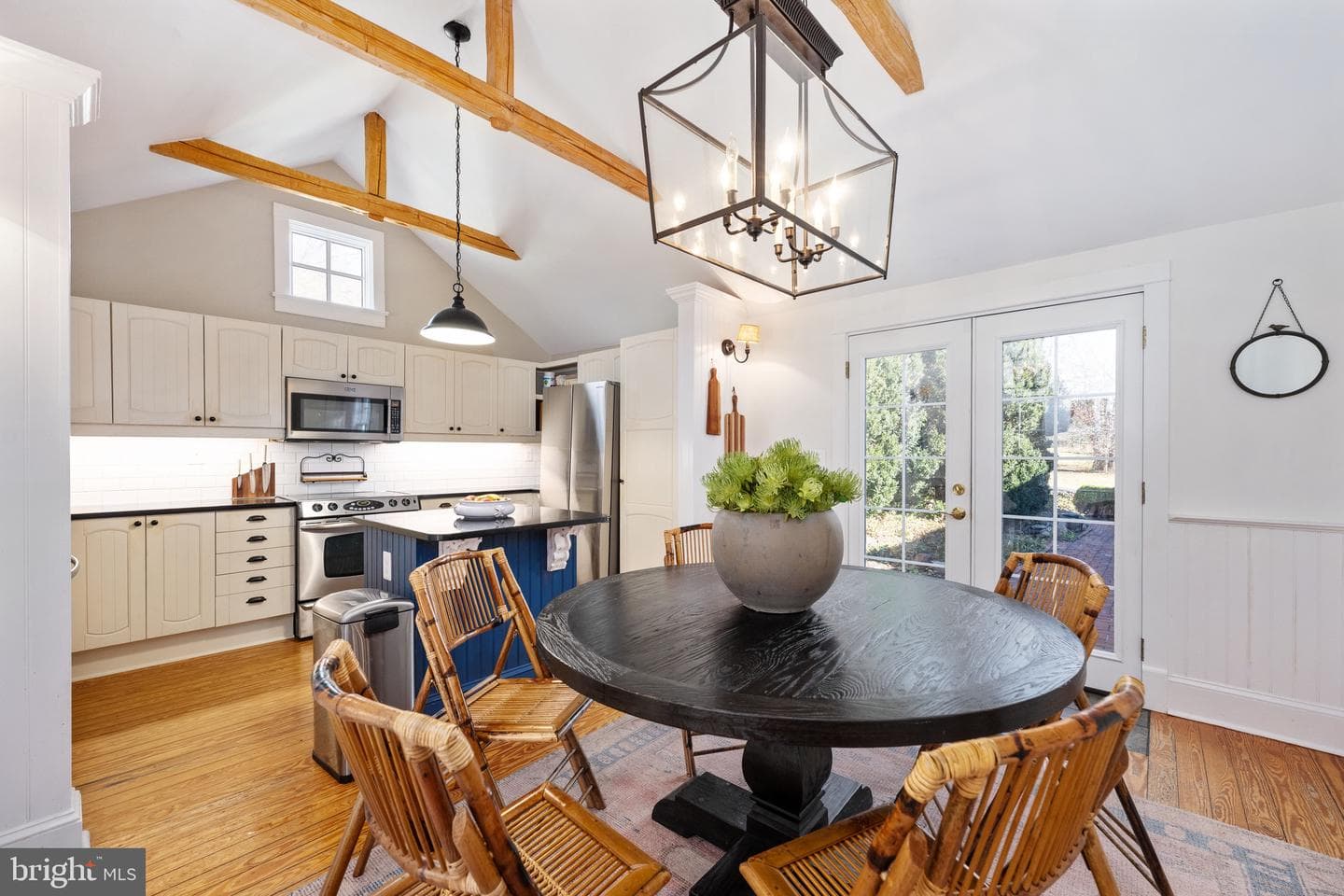 560 Richmond Road photo 5