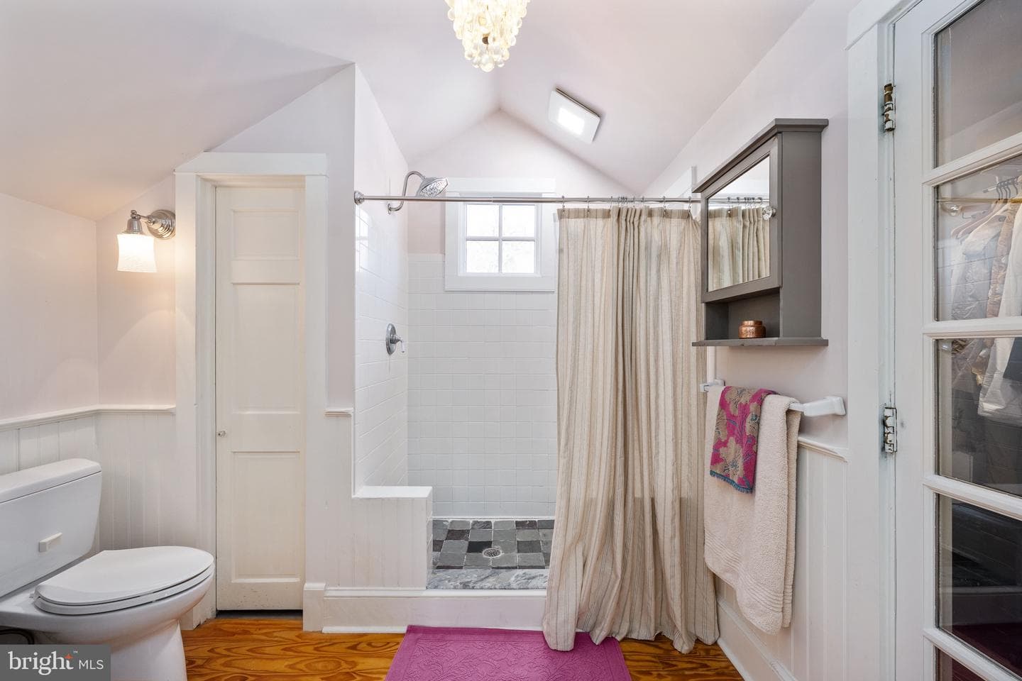 560 Richmond Road photo 64