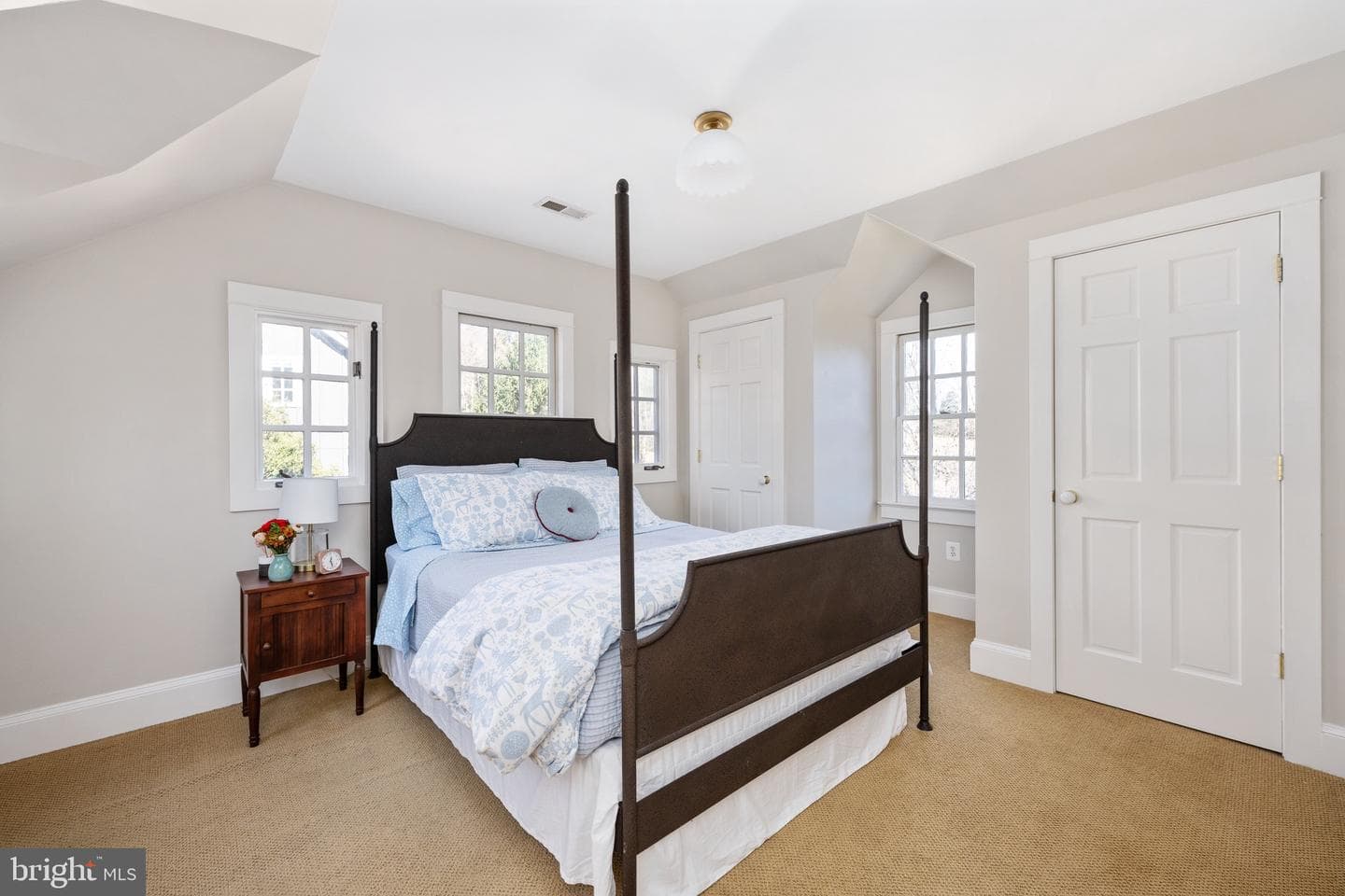 560 Richmond Road photo 69