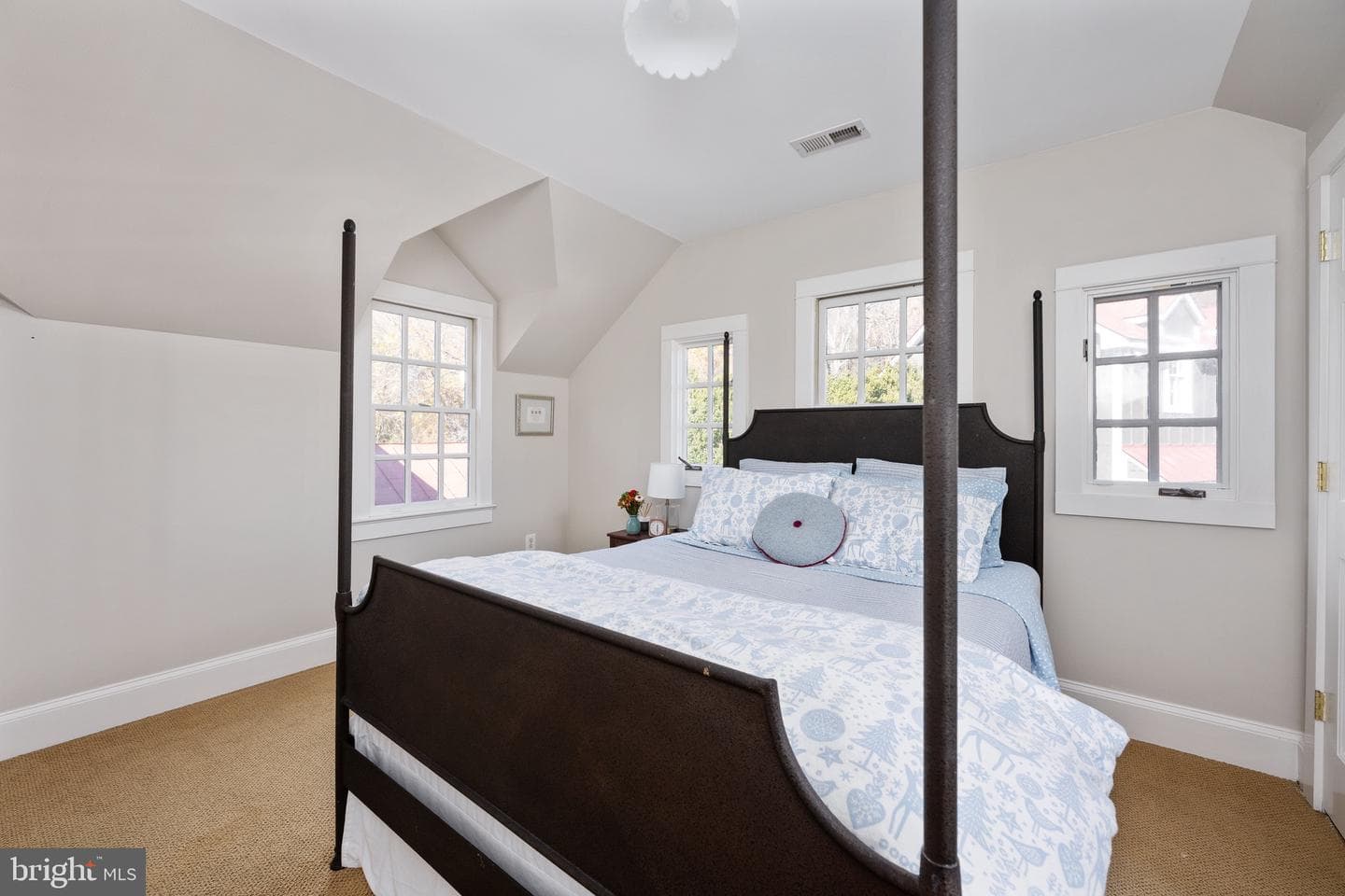 560 Richmond Road photo 70