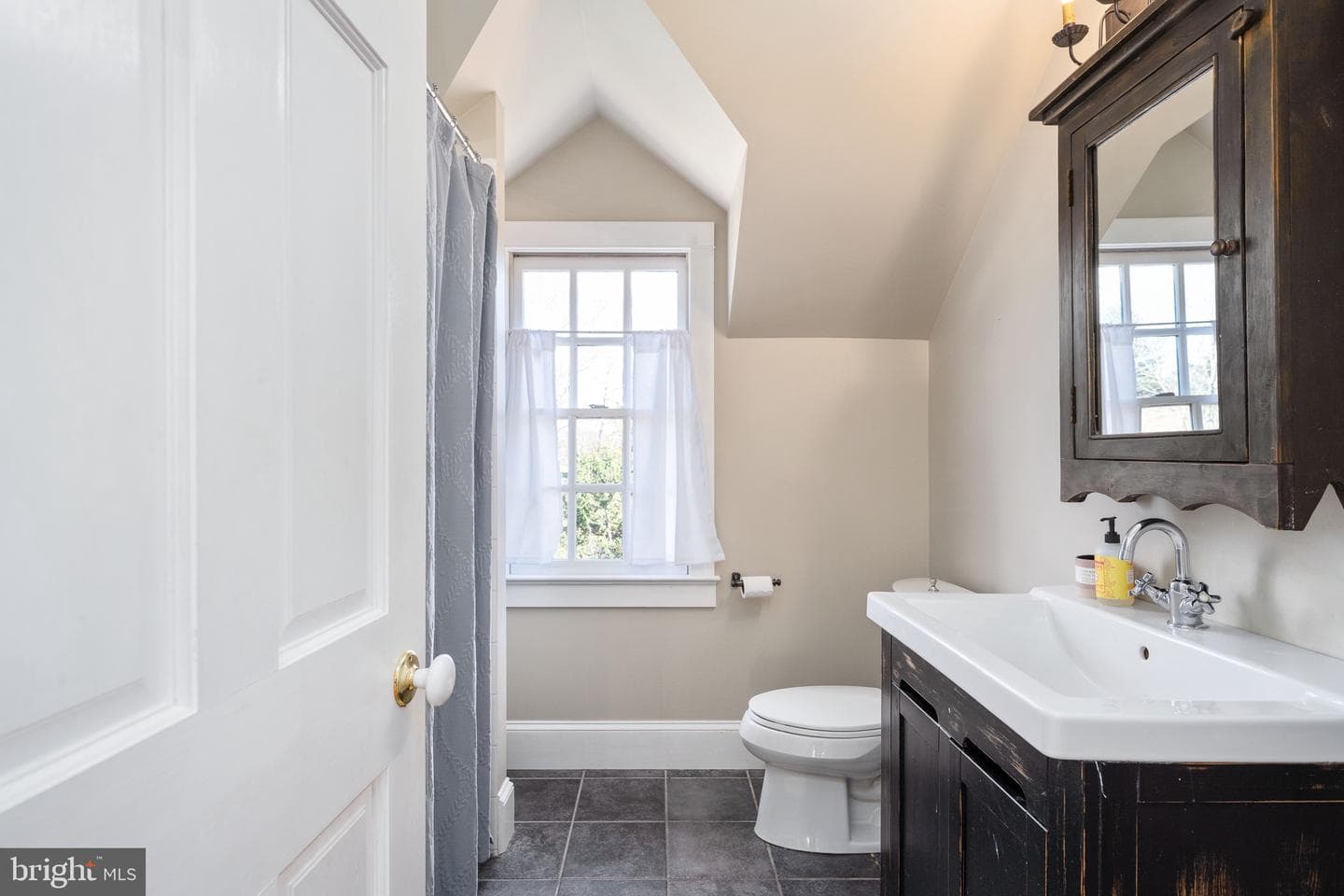 560 Richmond Road photo 73