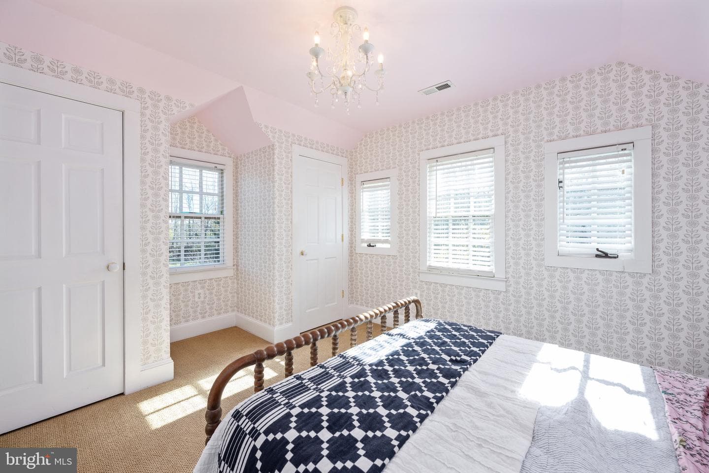 560 Richmond Road photo 81