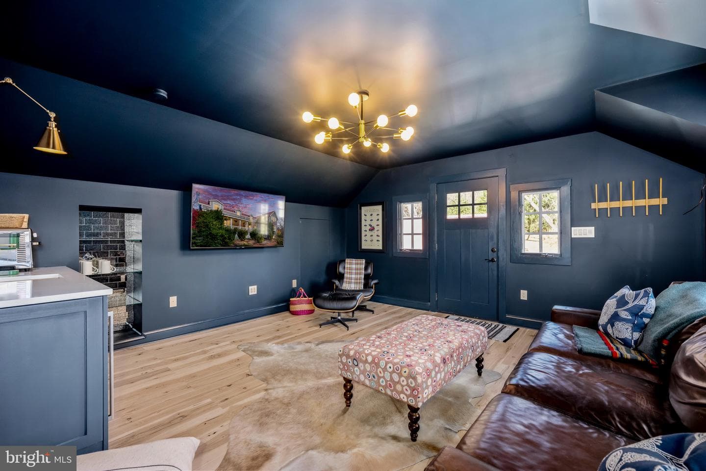 560 Richmond Road photo 89