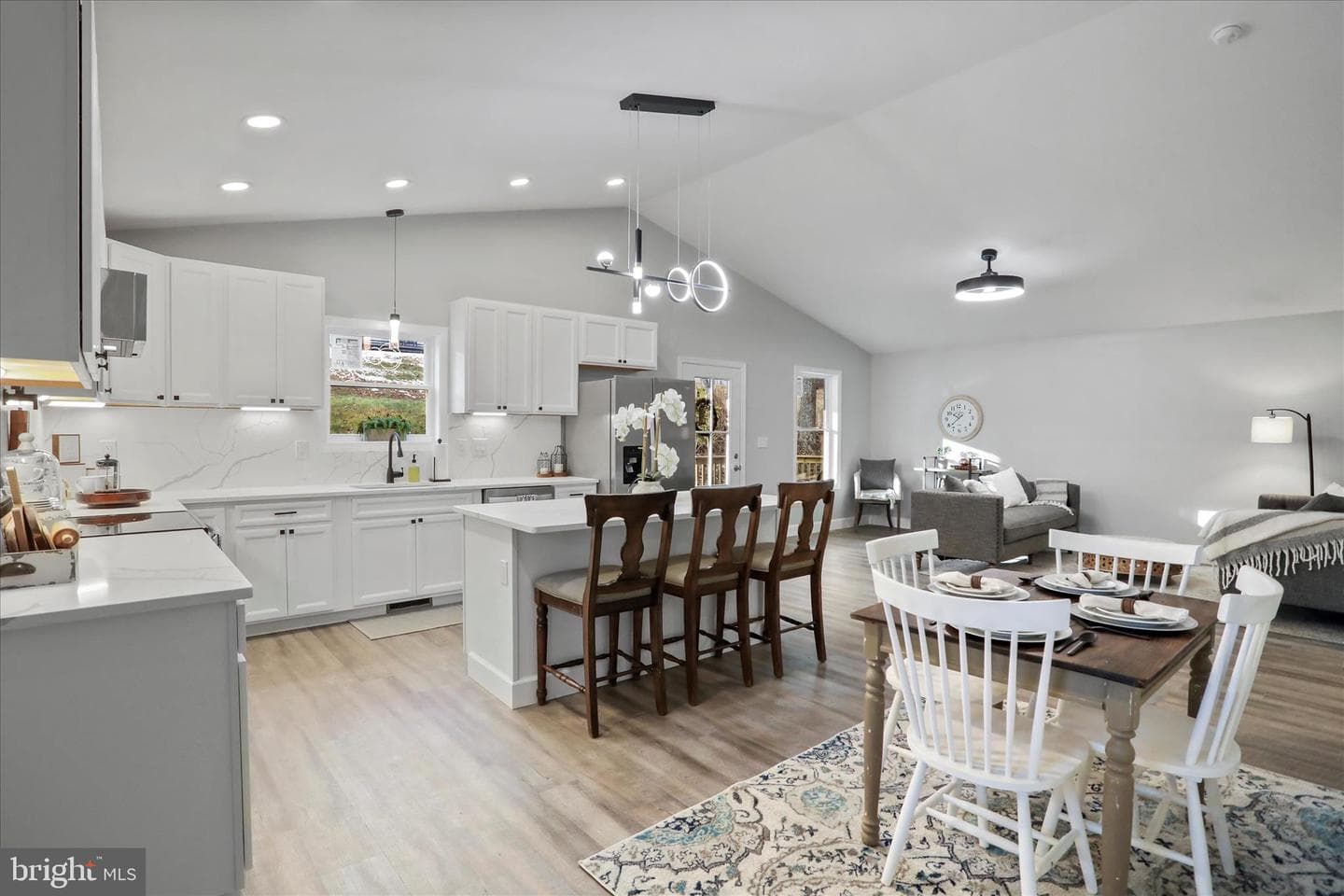 130 Highland Way photo 3