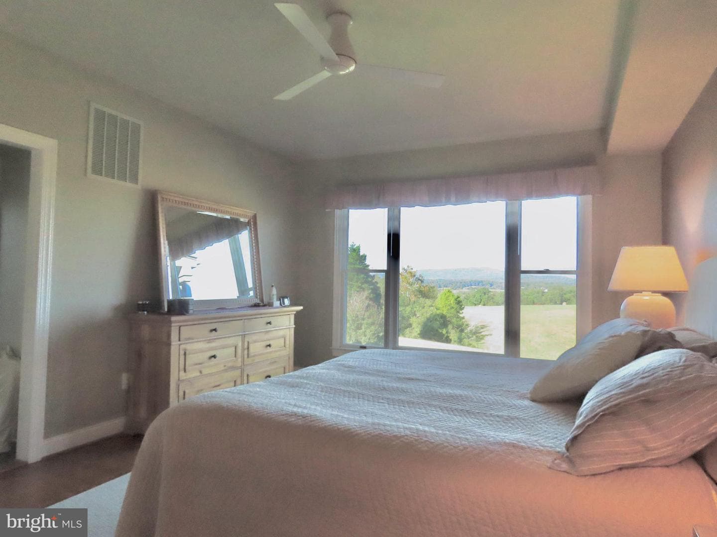 643 Richmond Road photo 25