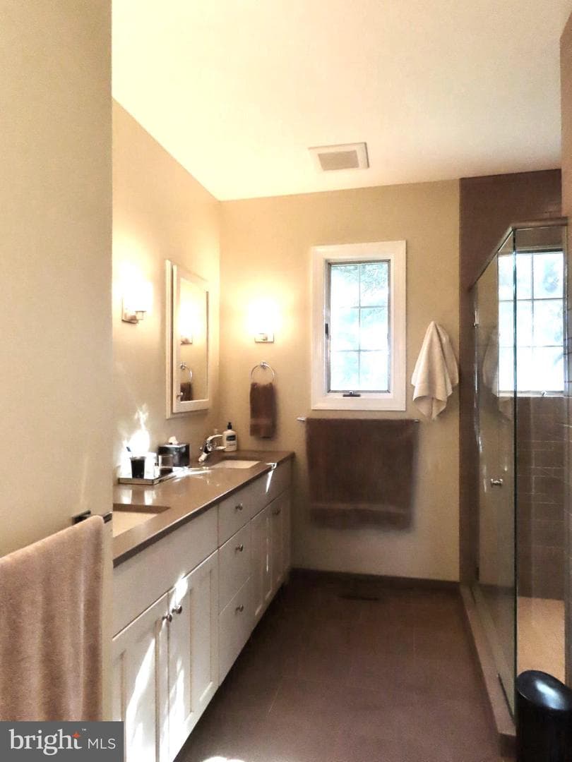 643 Richmond Road photo 26