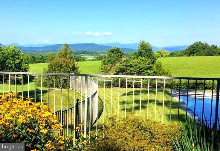 643 Richmond Road photo 8