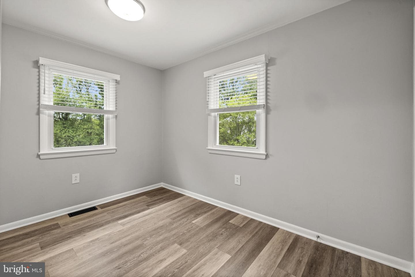 15 Mountain View Road photo 9