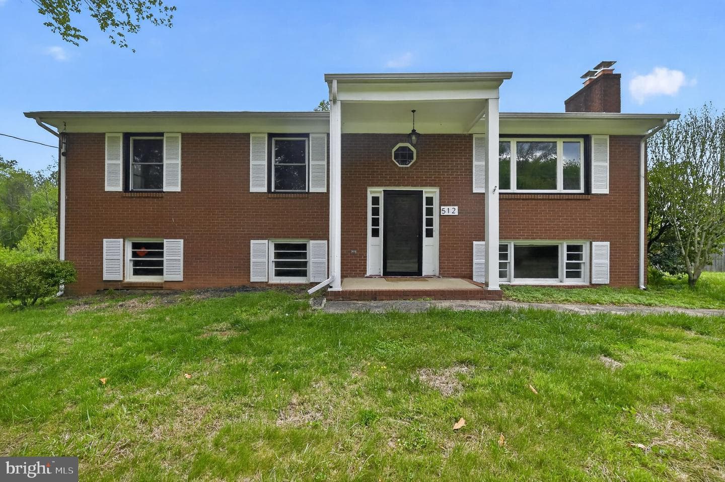 512 Round Hill Road photo 1
