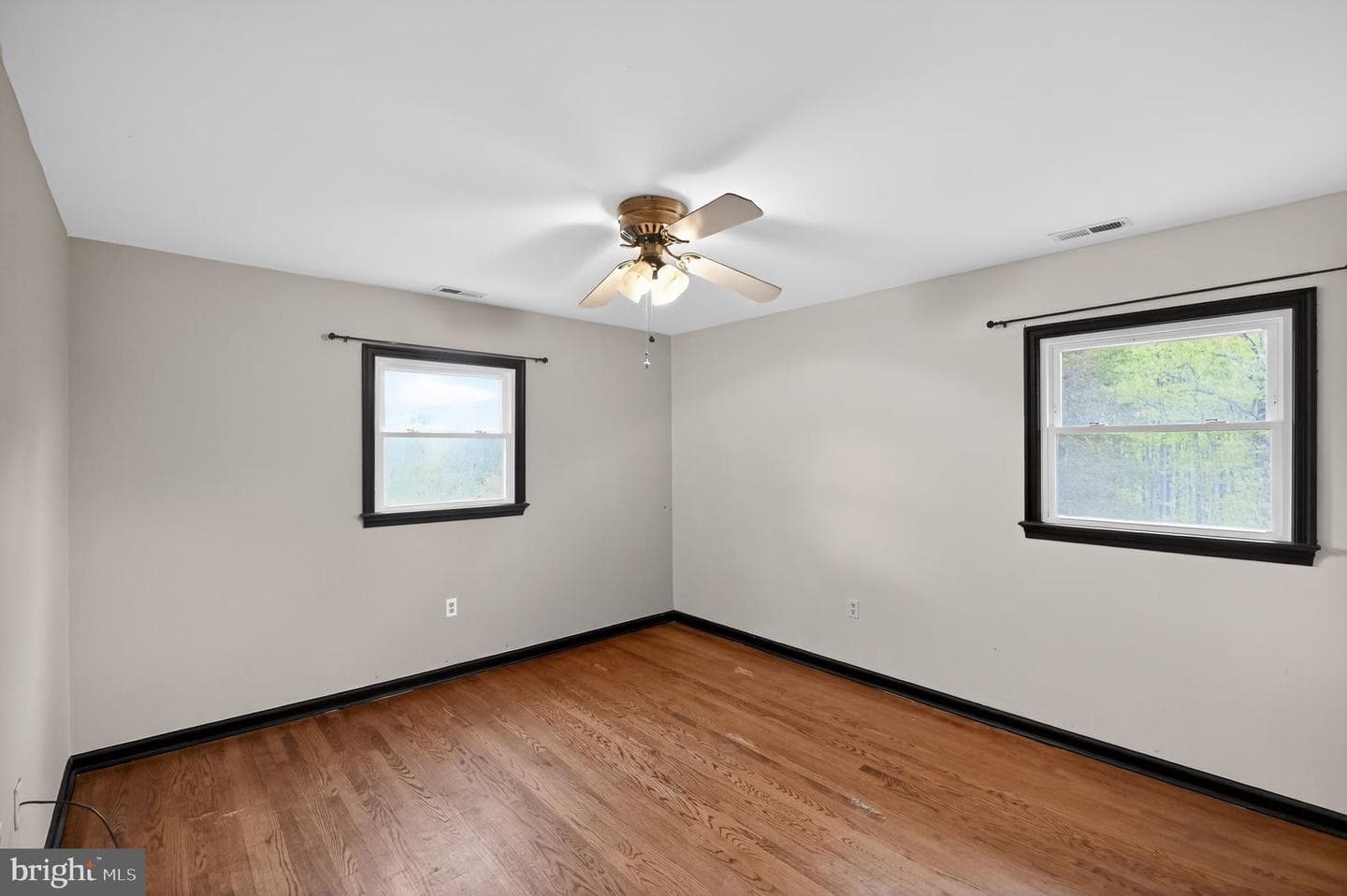 512 Round Hill Road photo 10