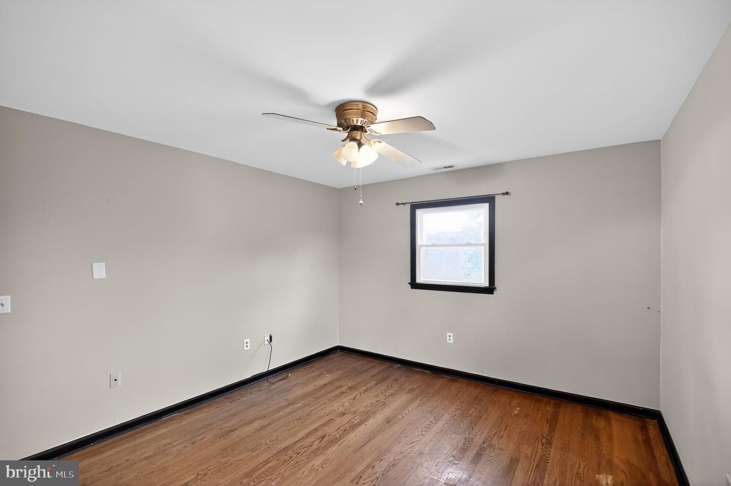 512 Round Hill Road photo 4