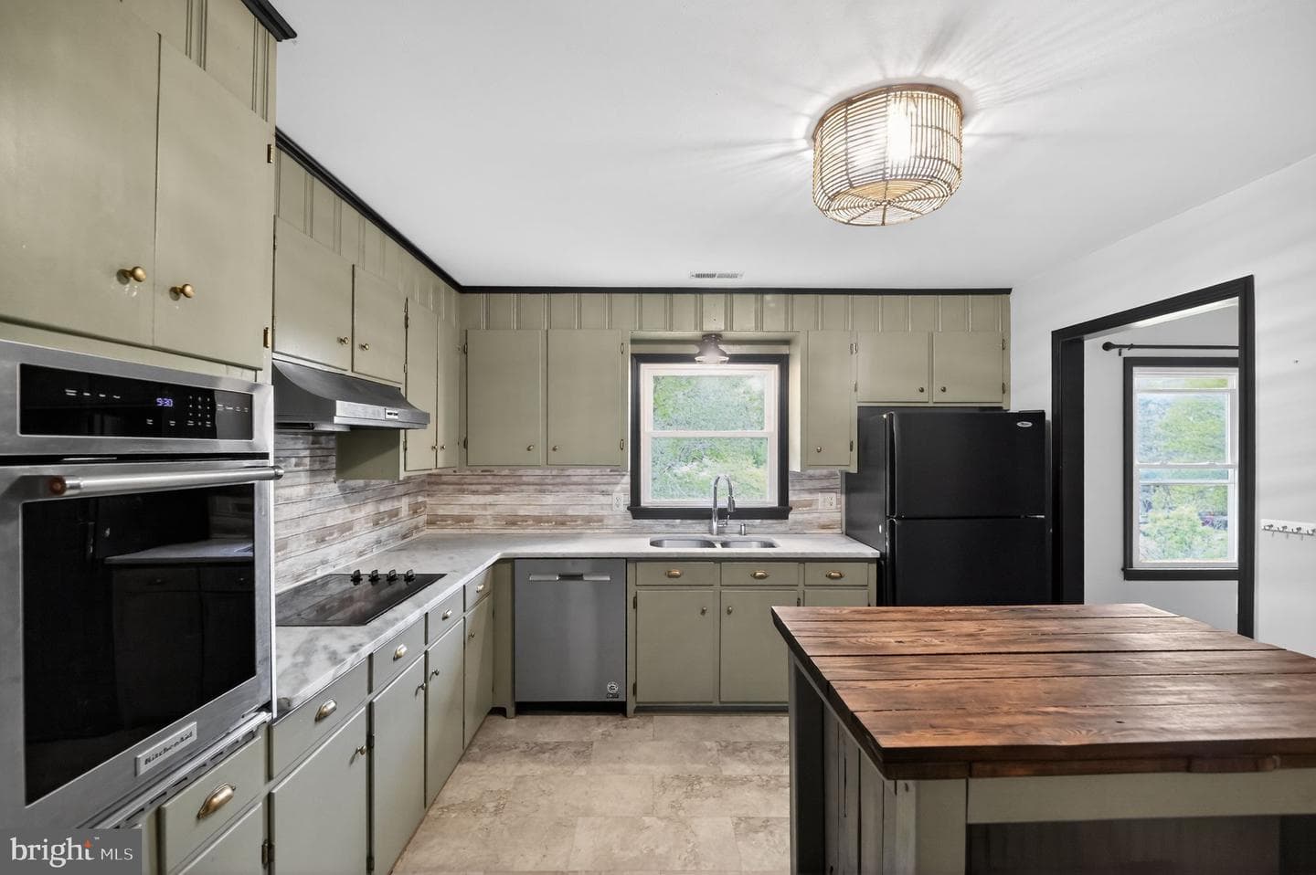 512 Round Hill Road photo 5