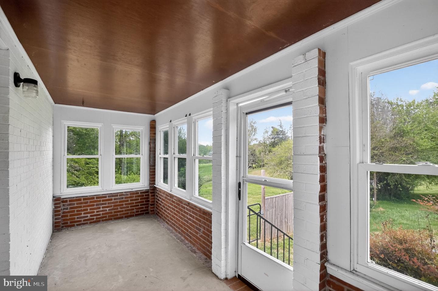 512 Round Hill Road photo 8