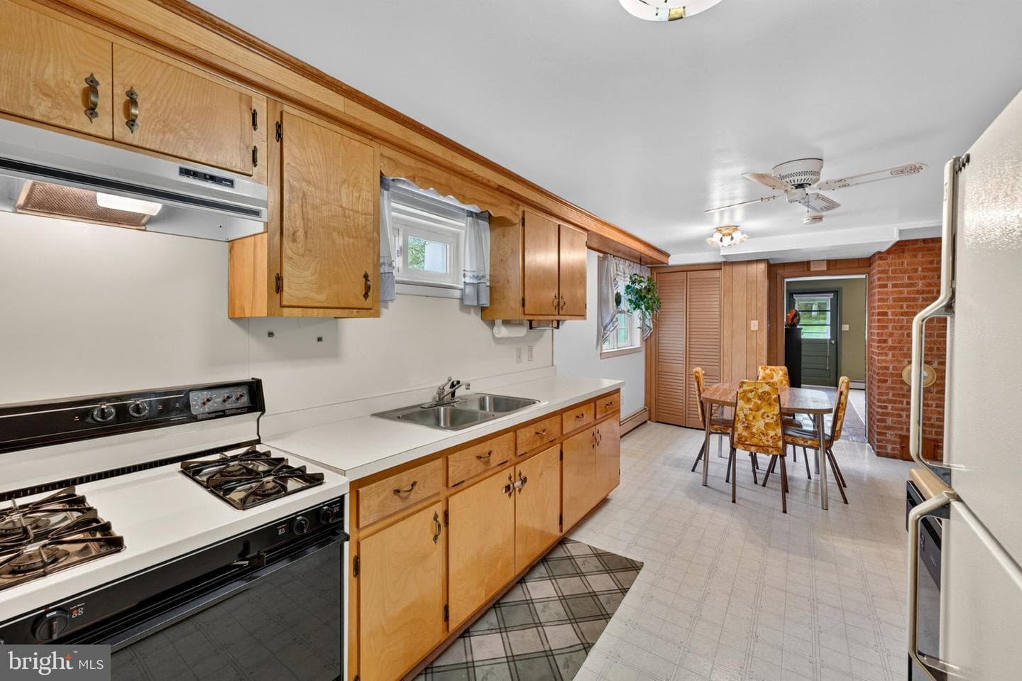 85 S Poes Road photo 52