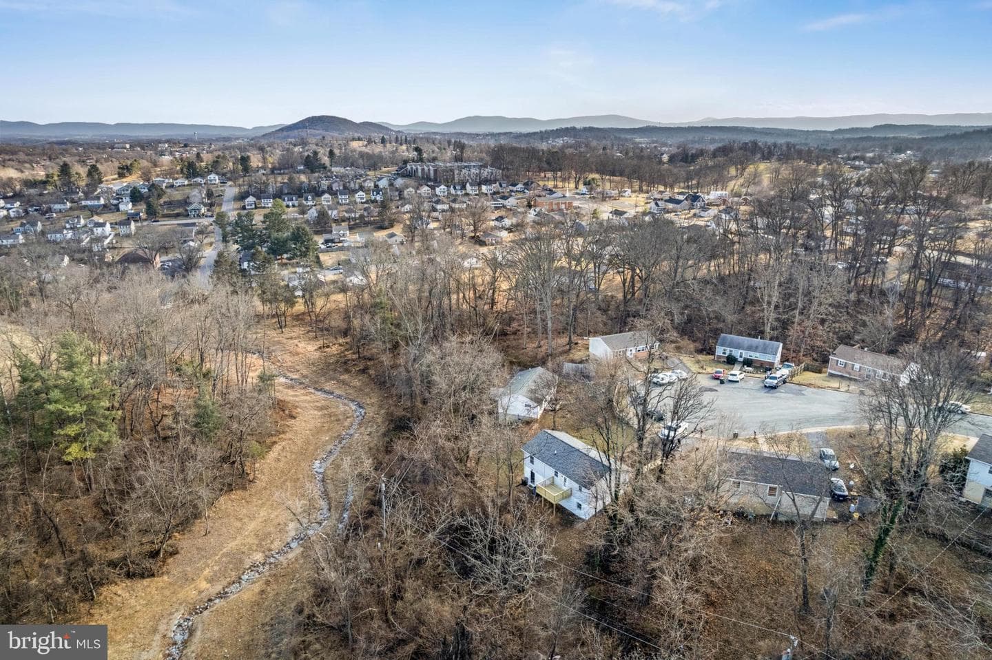 328 Monument Drive photo 10