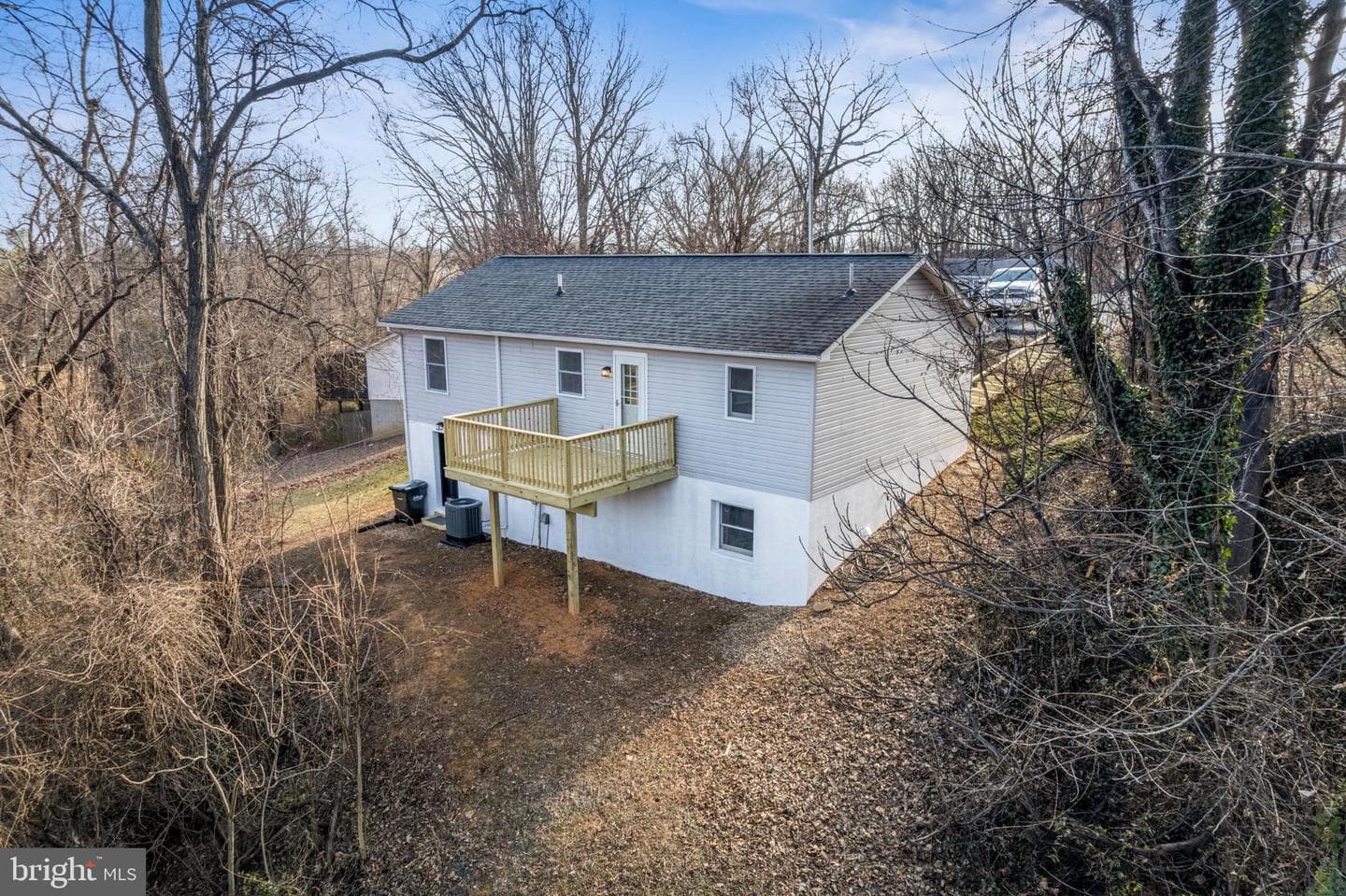 328 Monument Drive photo 11