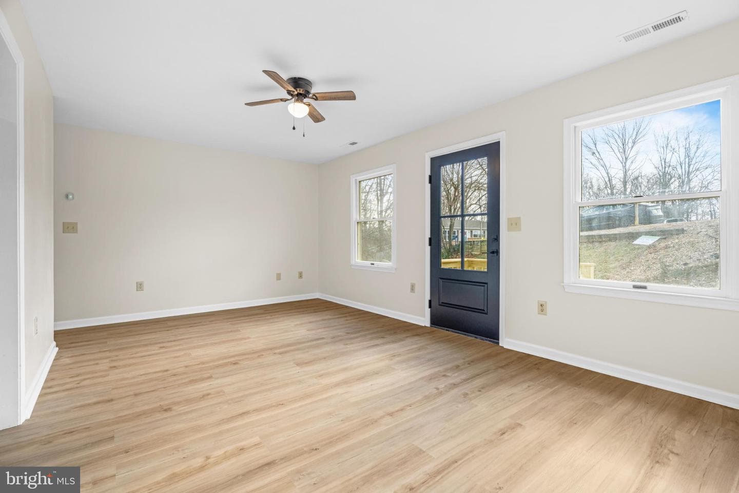 328 Monument Drive photo 13