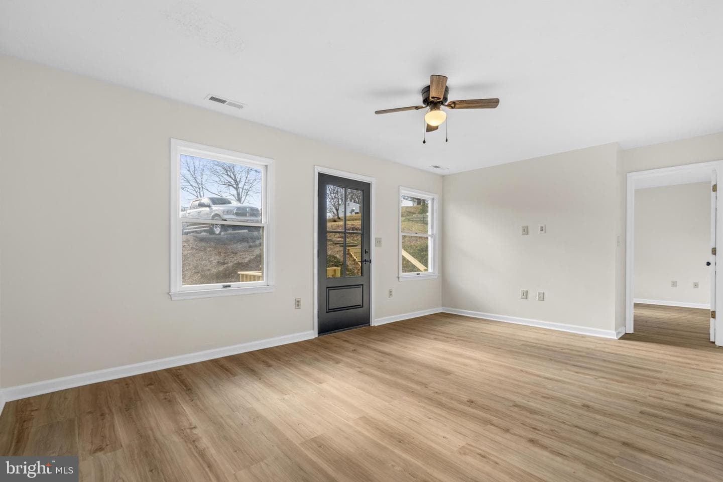 328 Monument Drive photo 15