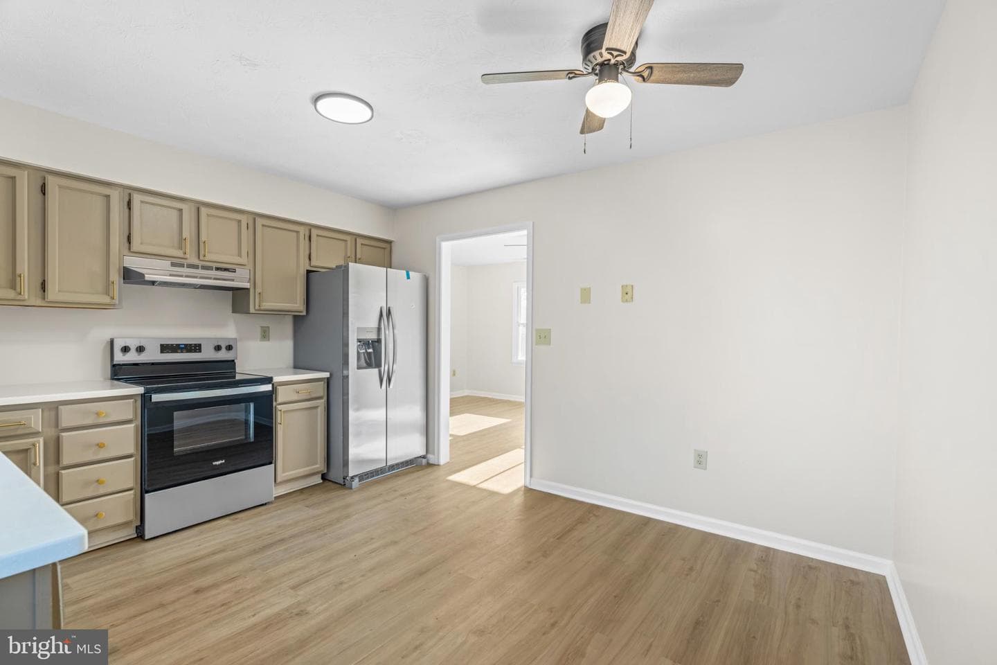 328 Monument Drive photo 19