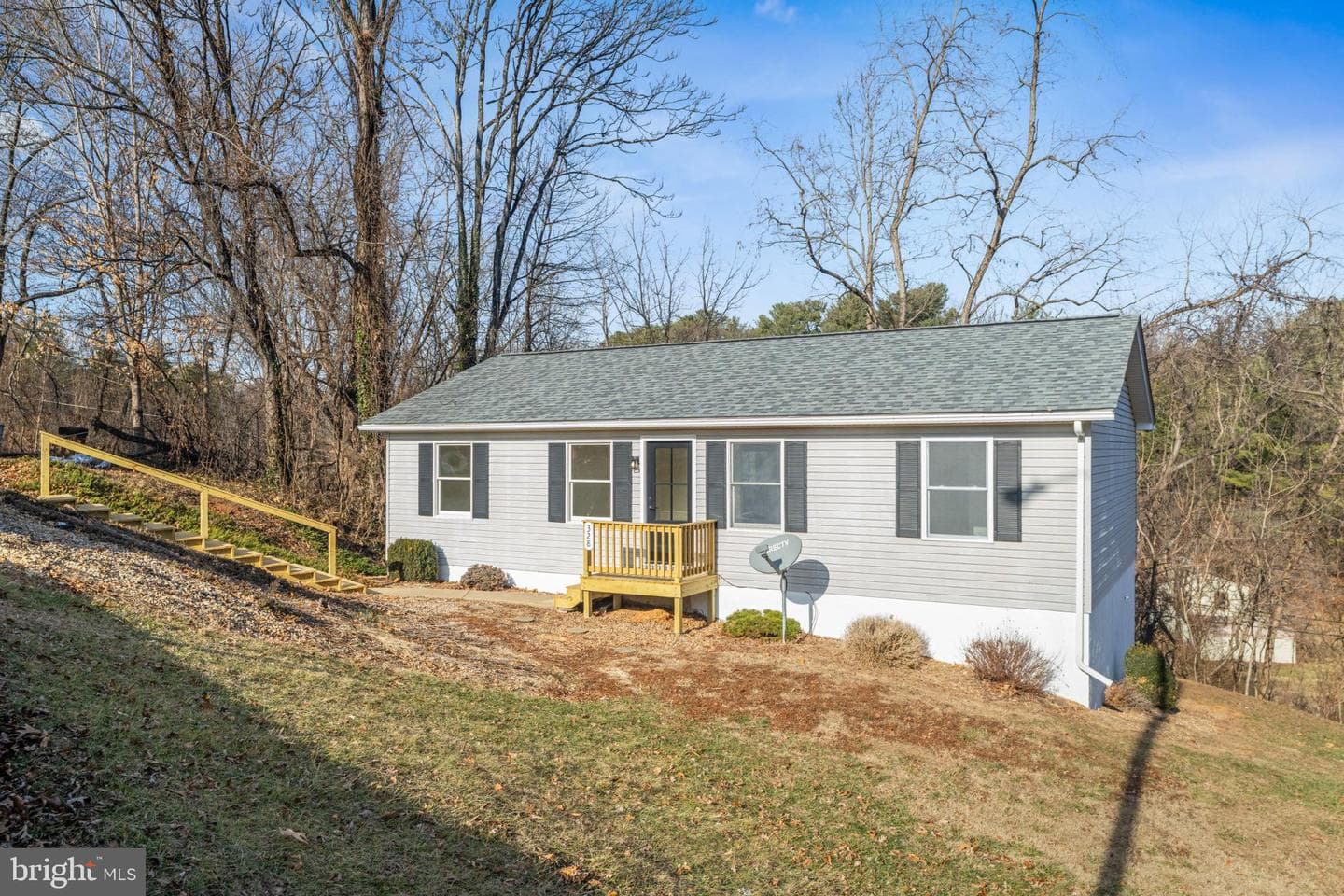 328 Monument Drive photo 2