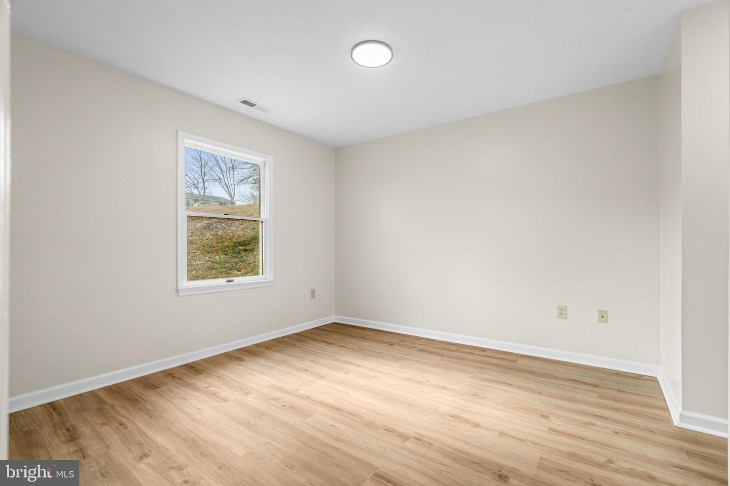 328 Monument Drive photo 28
