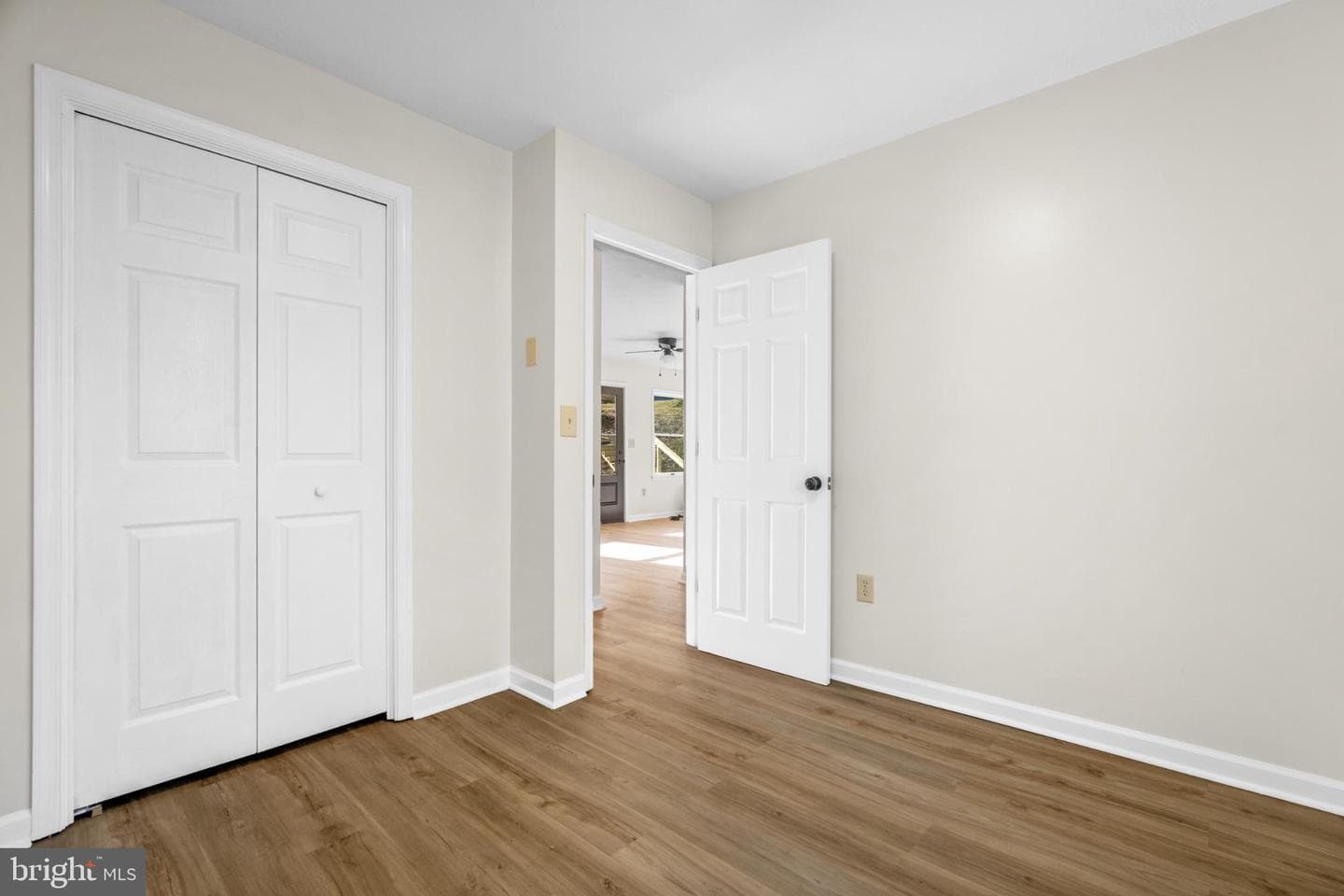 328 Monument Drive photo 31