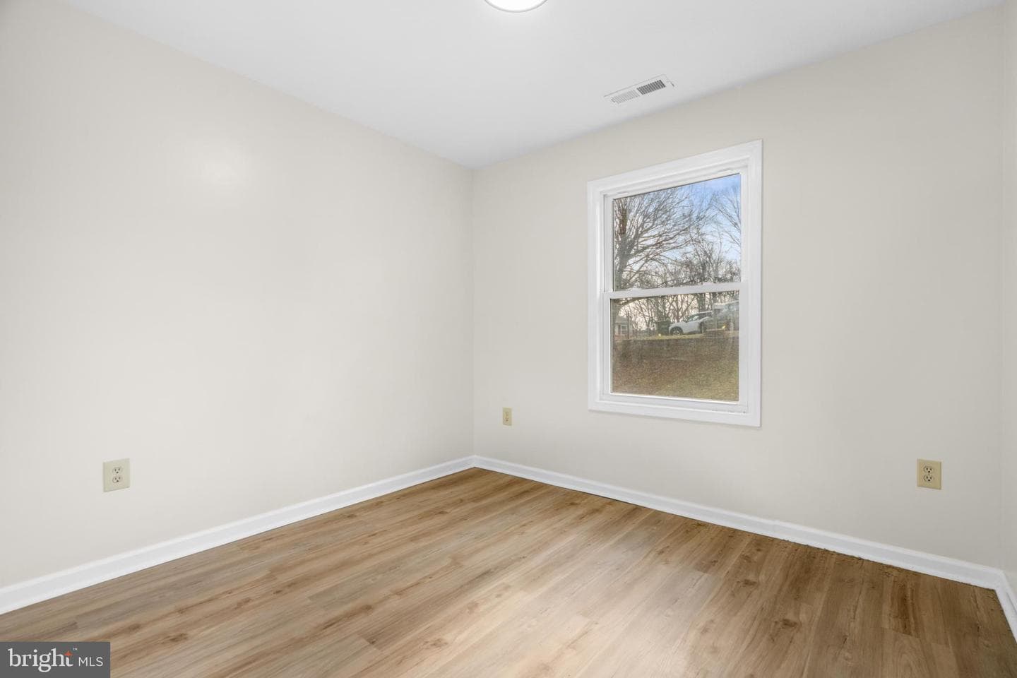 328 Monument Drive photo 32