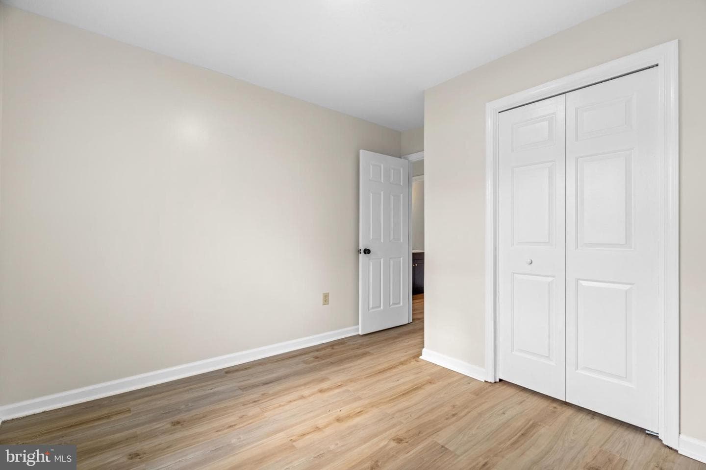 328 Monument Drive photo 33