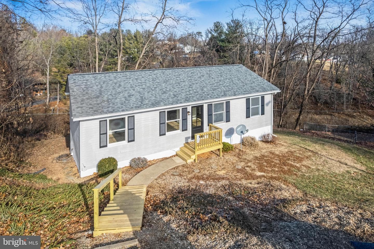 328 Monument Drive photo 38